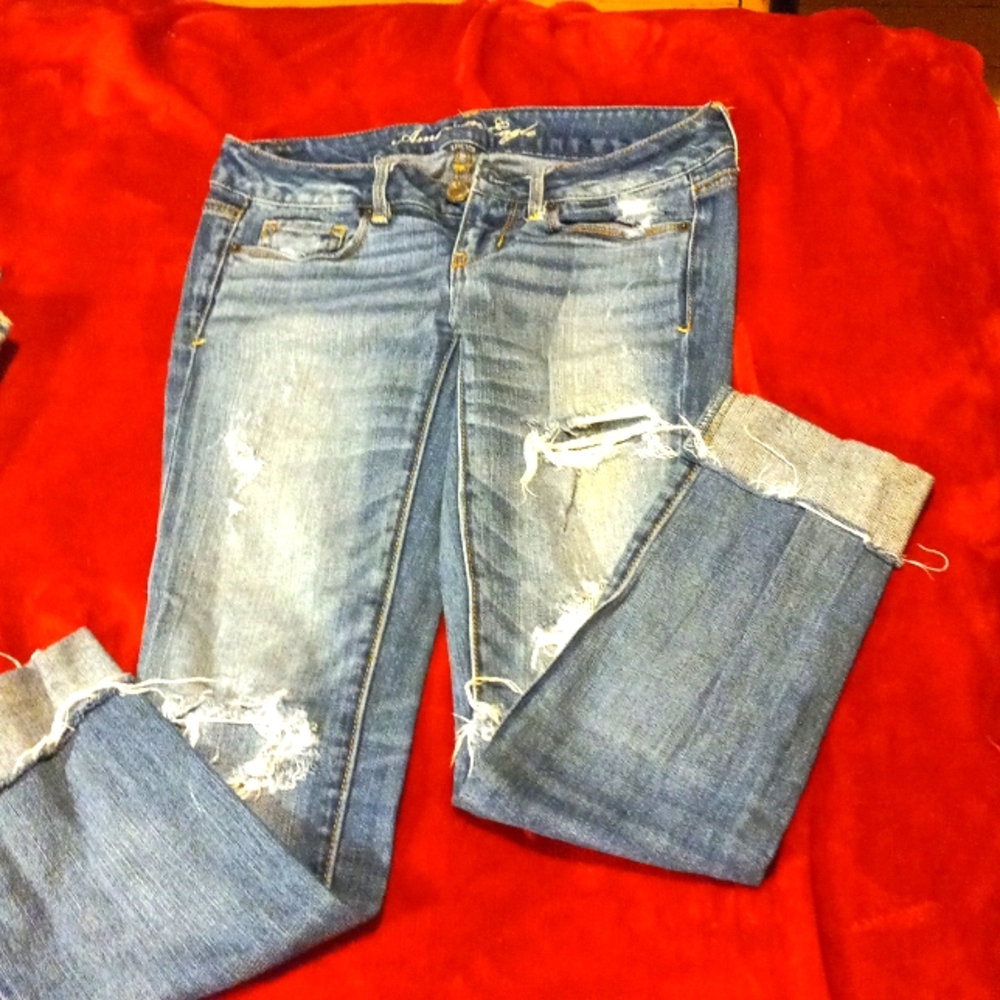 American Eagle Stretch Blue Jean. Size 0 Long. Trendy for fall. Super Cute Style